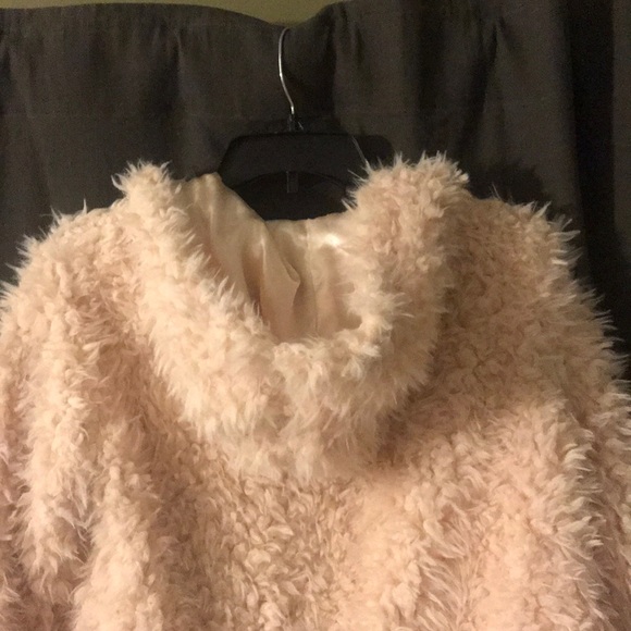 Light pink faux fur jacket - Picture 7 of 7